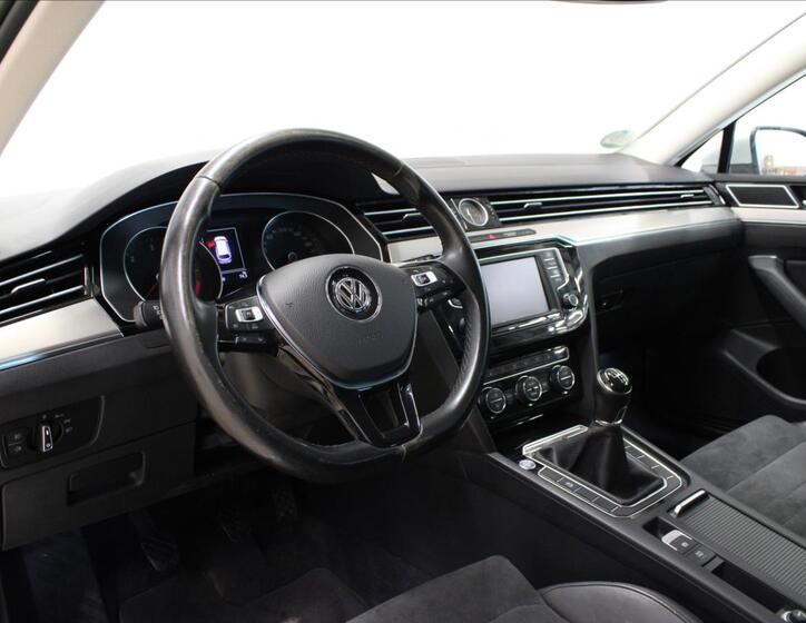 Volkswagen Passat 10
