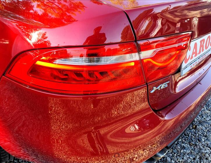 Jaguar XE 44