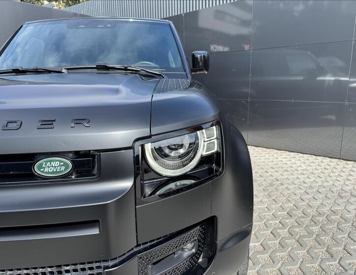 Land Rover Defender 25
