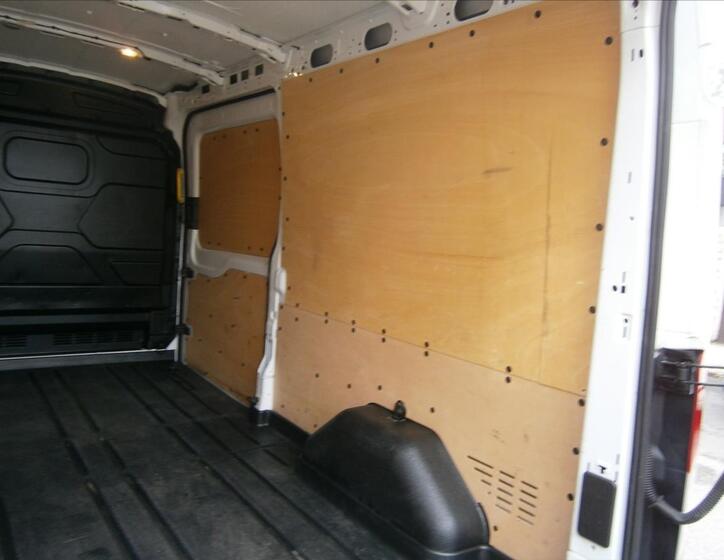 Ford Transit 9