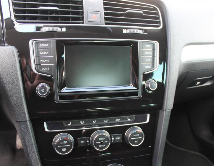 Volkswagen Golf 11