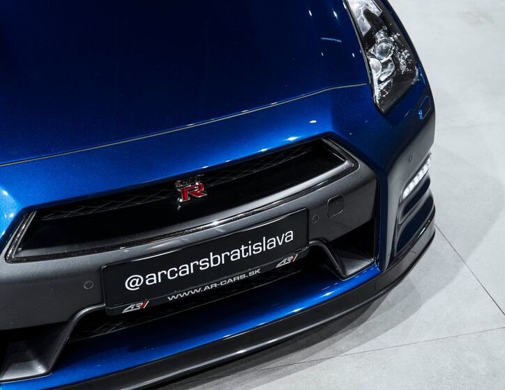 Nissan GT-R 8