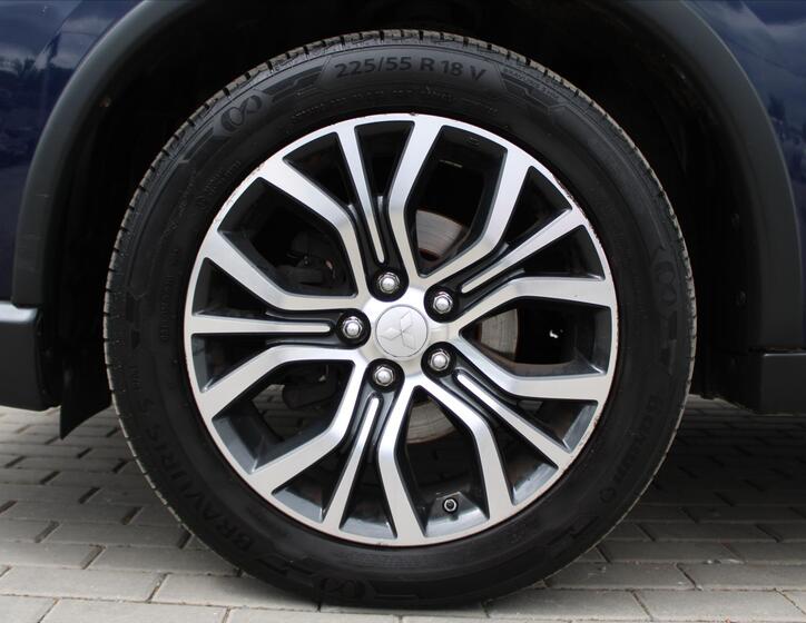 Mitsubishi Outlander 9