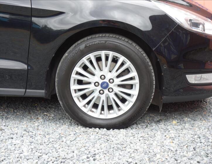 Ford Galaxy 9