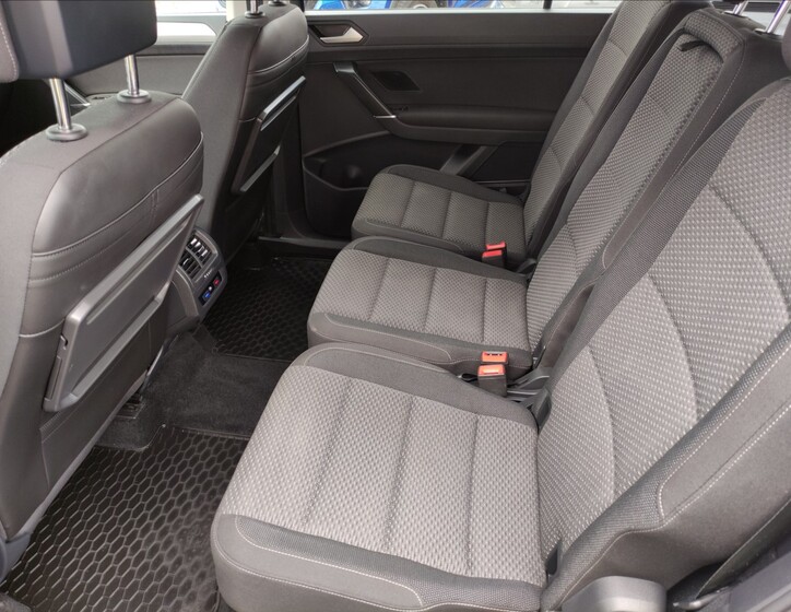 Volkswagen Touran 8