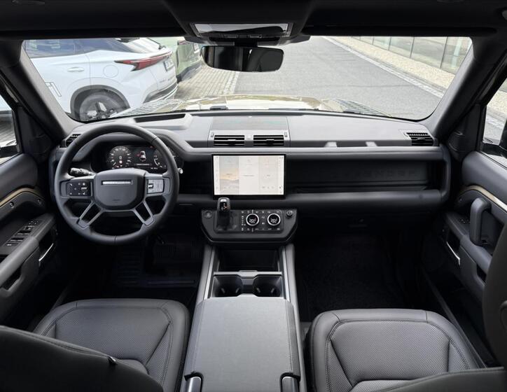 Land Rover Defender 28