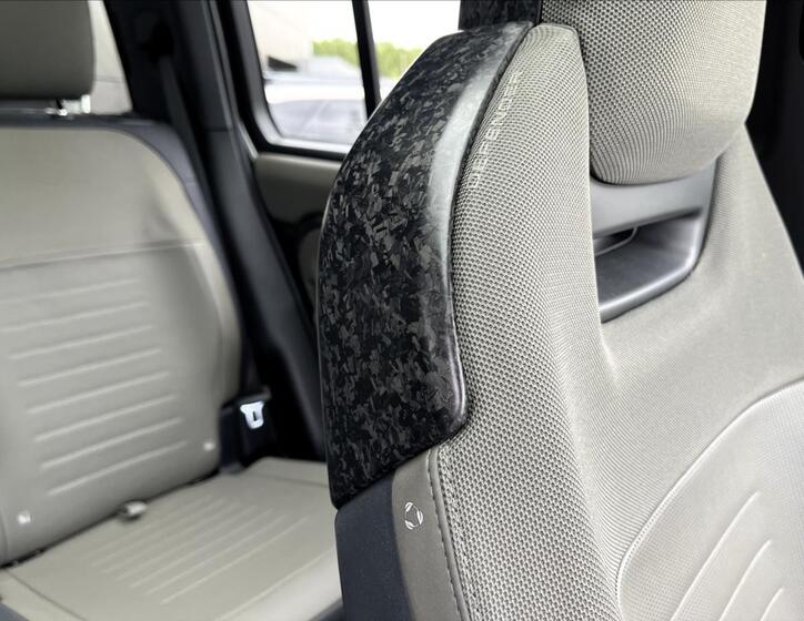 Land Rover Defender 51