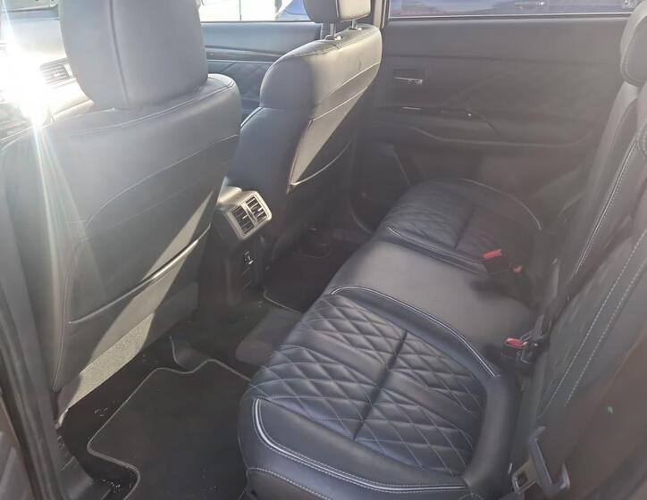 Mitsubishi Outlander 7