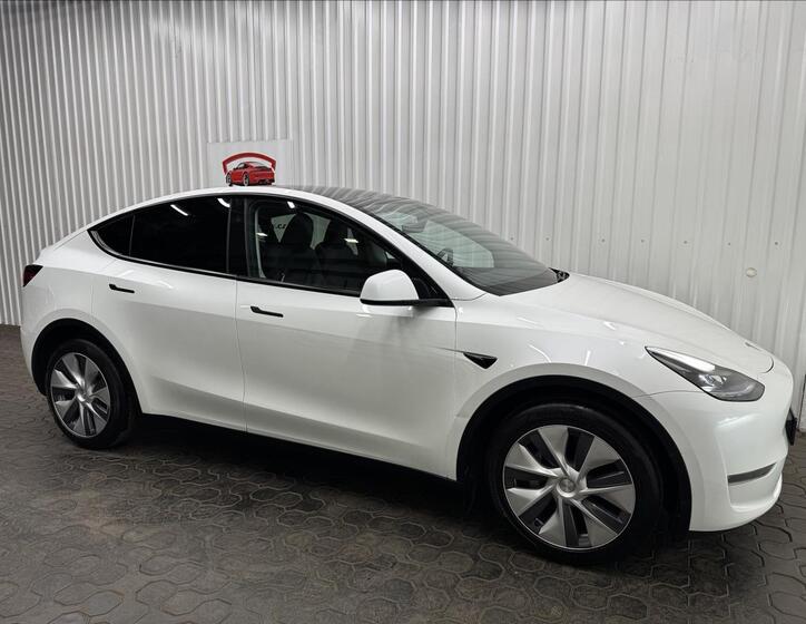 Tesla Model Y 11