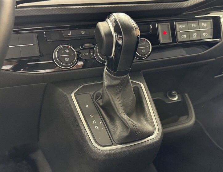 Volkswagen Multivan 25