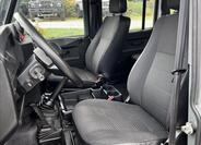 Land Rover Defender 9