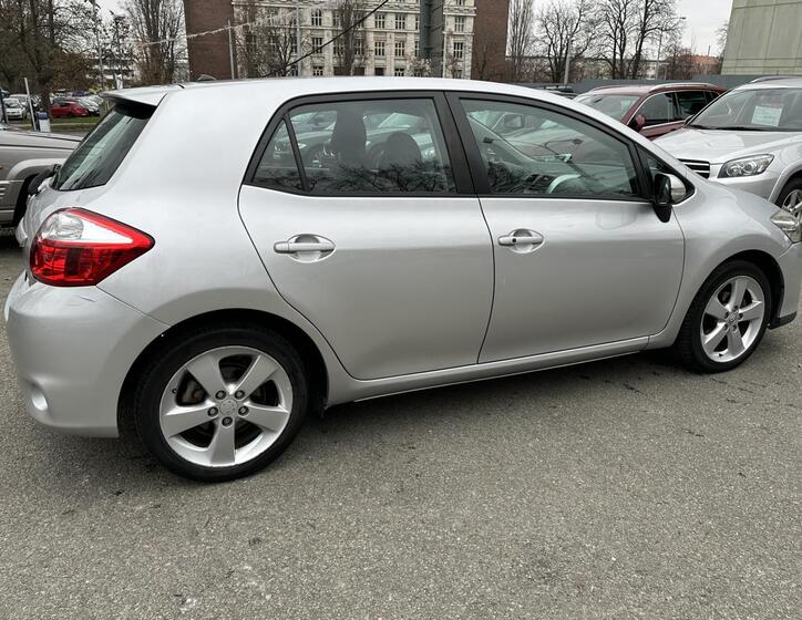 Toyota Auris 16