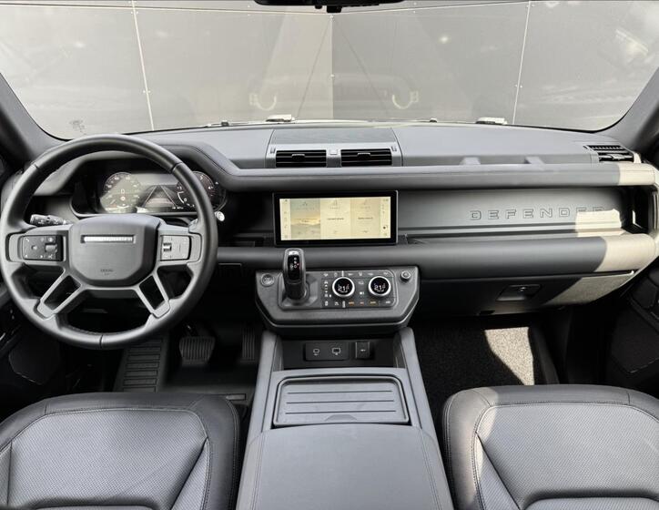 Land Rover Defender 15