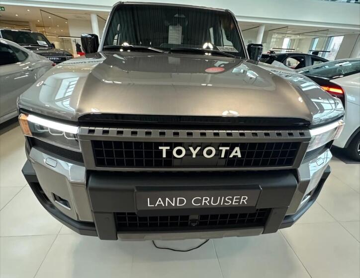 Toyota Land Cruiser 2