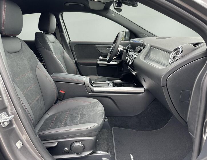 Mercedes-Benz GLA 12