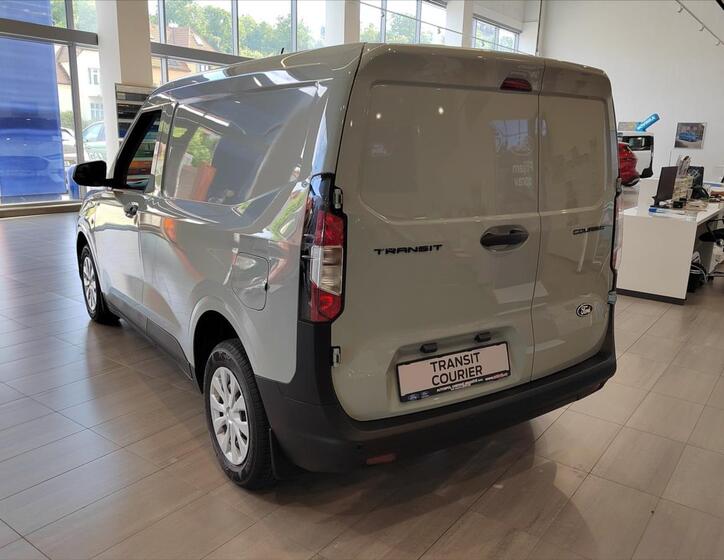 Ford Transit Courier 7