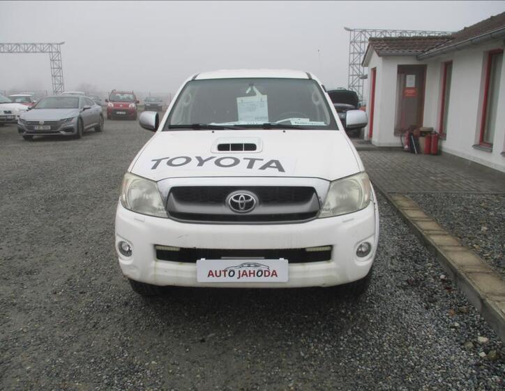 Toyota Hilux 2