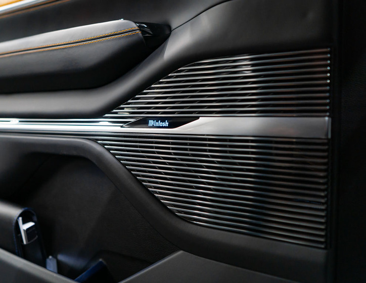 Jeep Grand Wagoneer 21