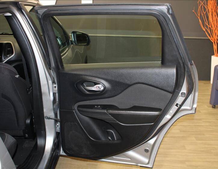 Jeep Cherokee 21