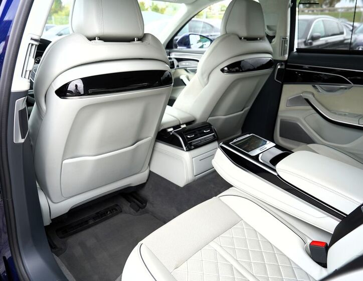 Audi A8 36