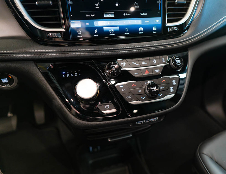 Chrysler Pacifica 26