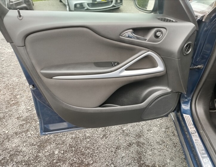 Opel Zafira 11