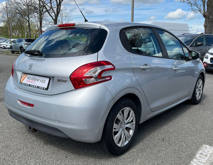 Peugeot 208 5