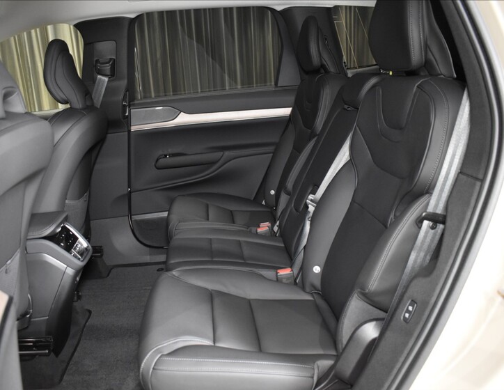 Volvo EX90 9
