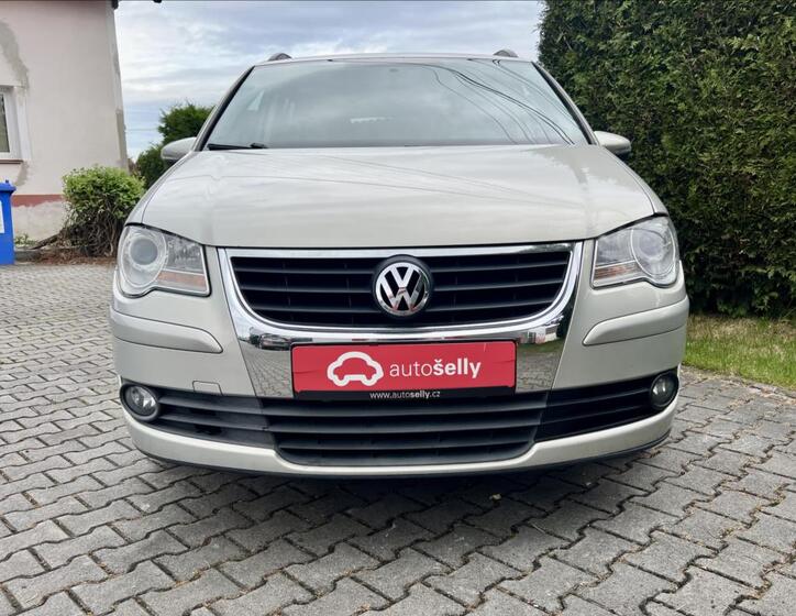 Volkswagen Touran 8