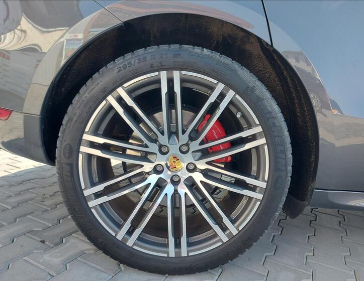 Porsche Macan 48