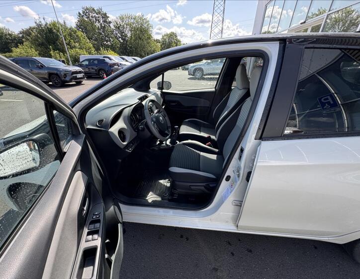 Toyota Yaris 8