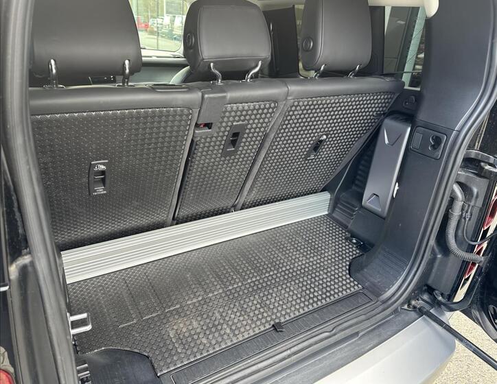 Land Rover Defender 15