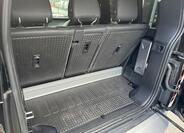 Land Rover Defender 15