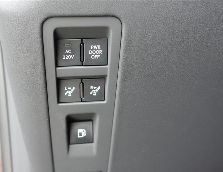 Lexus LM 350h 35