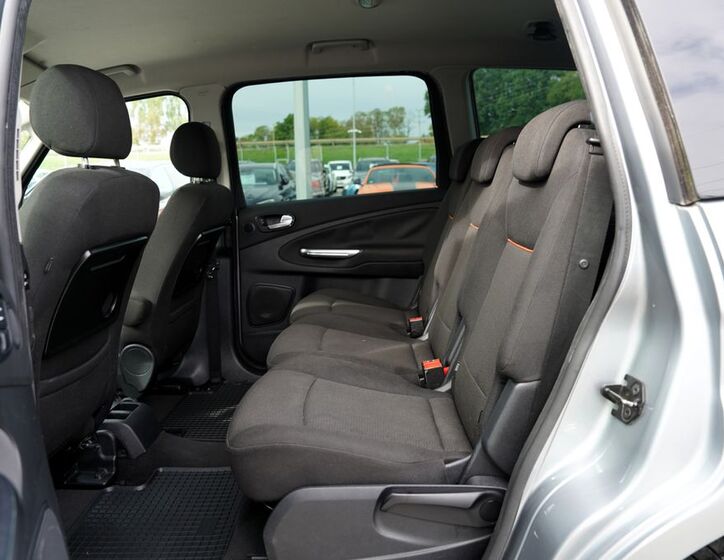 Ford Galaxy 29