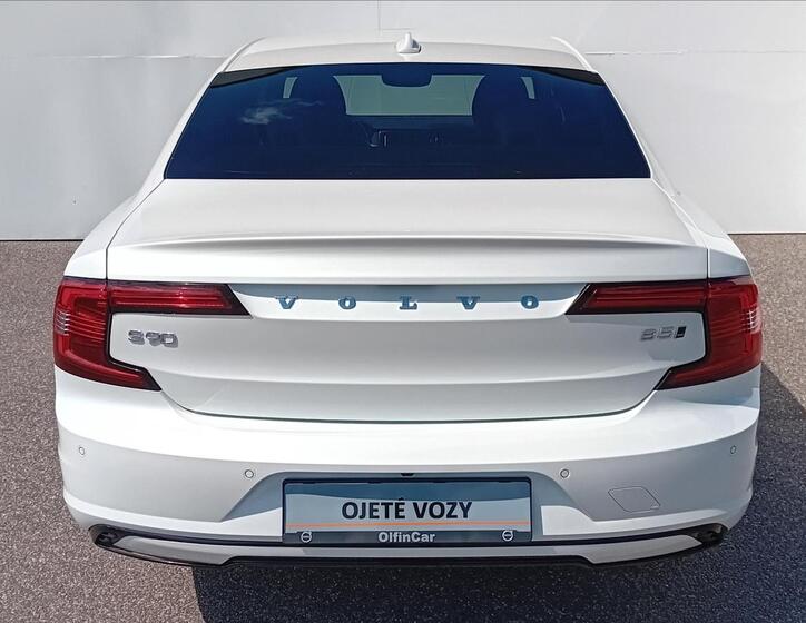 Volvo S90 8