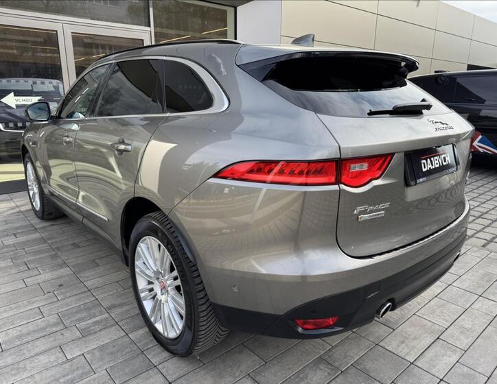 Jaguar F-Pace 4