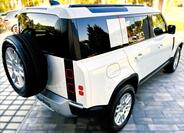 Land Rover Defender 10