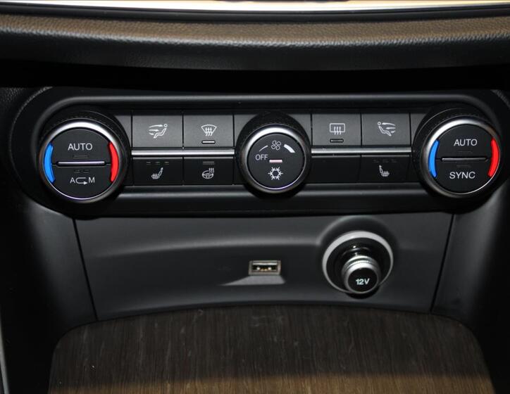 Alfa Romeo Stelvio 45