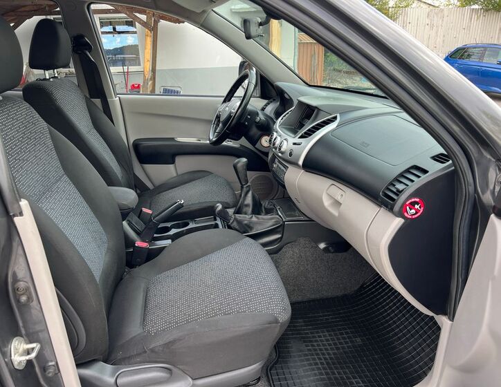 Mitsubishi L200 8