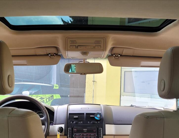 Volkswagen Touareg 12