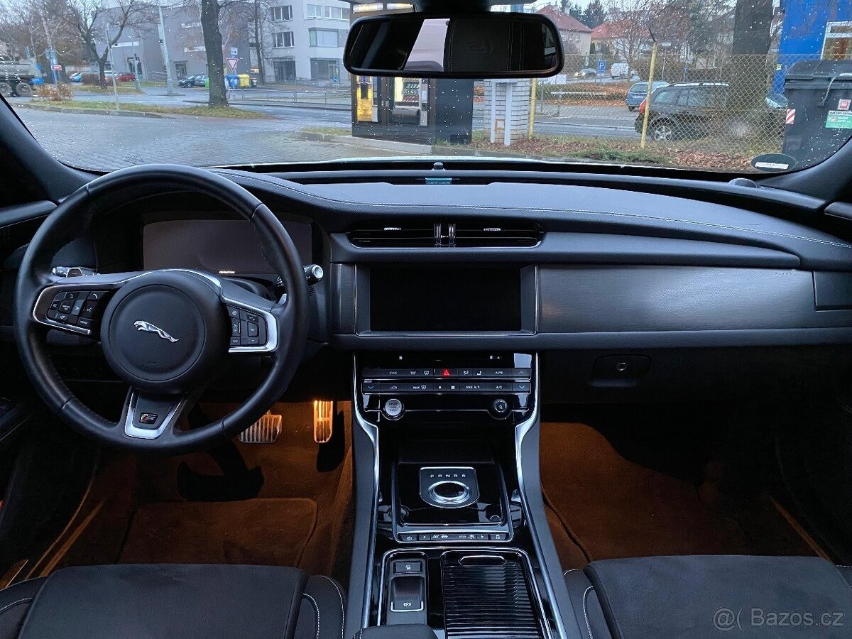 Jaguar XF