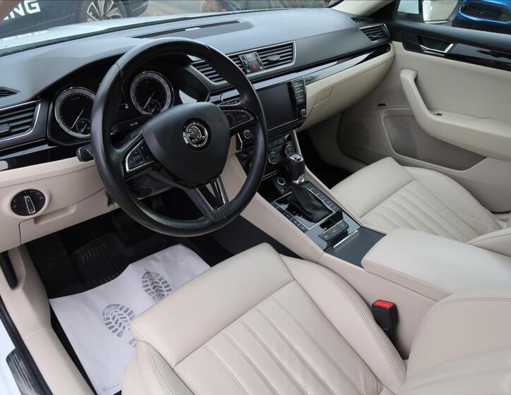 Škoda Superb 9