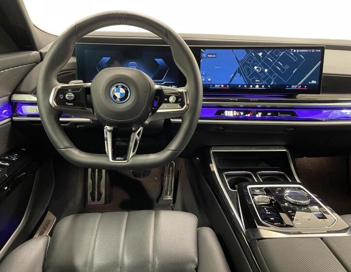BMW i7 8