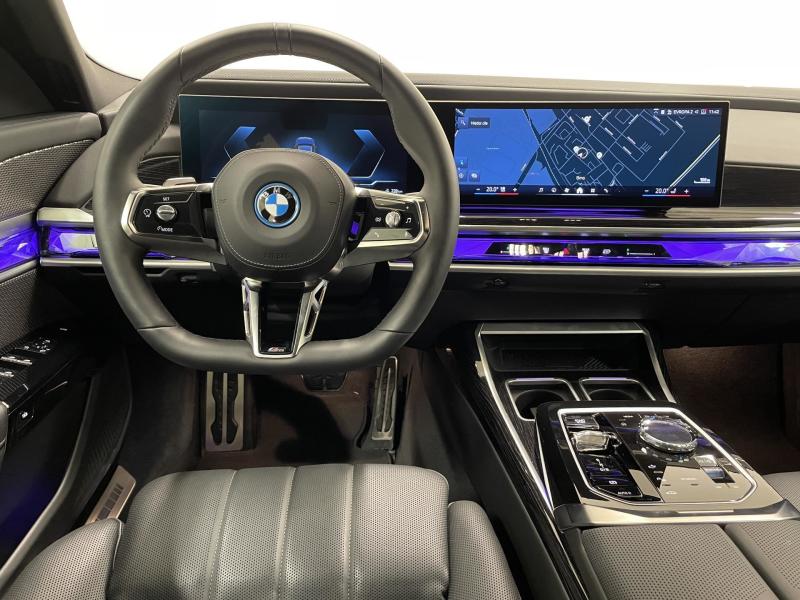 BMW i7