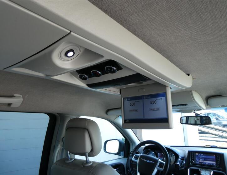 Chrysler Town & Country 25