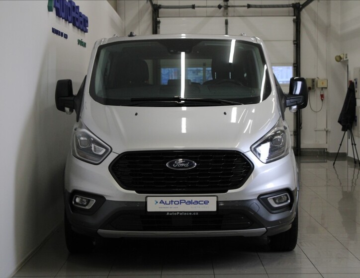 Ford Tourneo Custom 2
