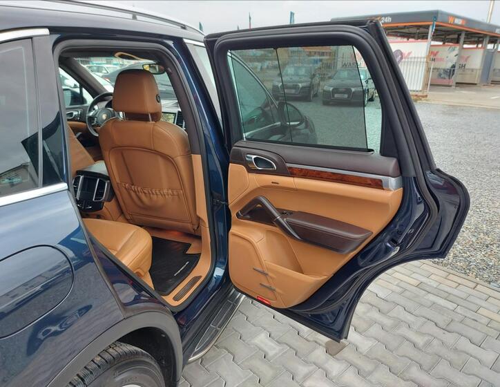 Porsche Cayenne 24