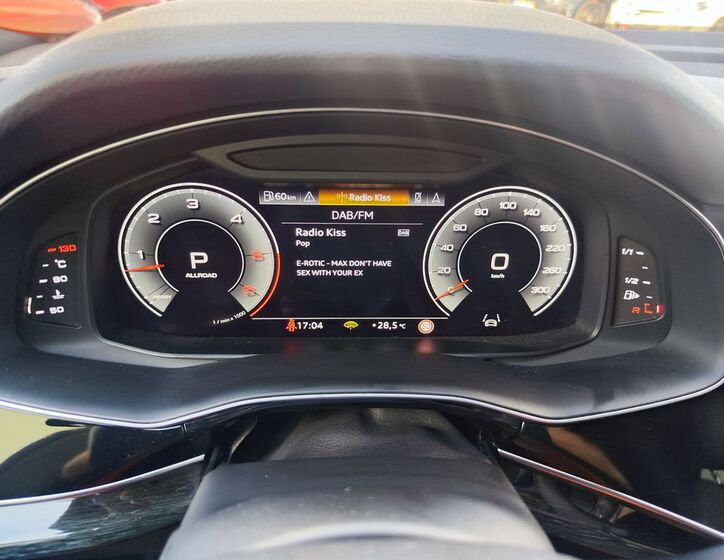 Audi Q8 21