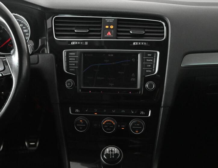 Volkswagen Golf 12
